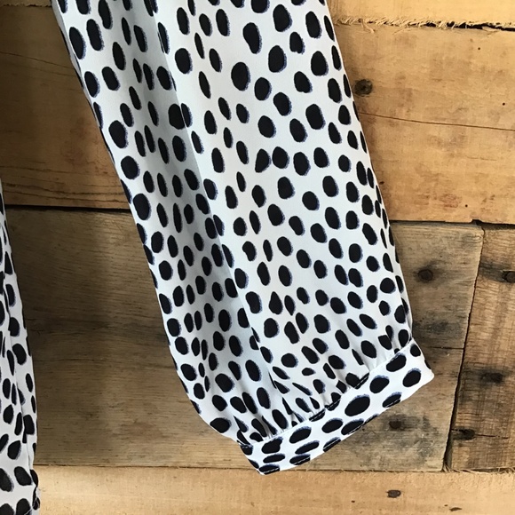 J Crew Size 4 Women’s Long Sleeve V-Neck Print Pullover Blouse 100% Polyester - Picture 2 of 9